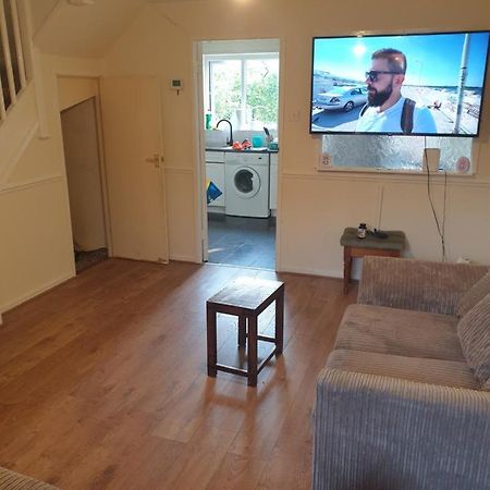 Splendid 3Bedrooms Home แมนเชสเตอร์ ภายนอก รูปภาพ